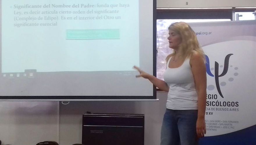 Profesora del Colegio de Psicólogos